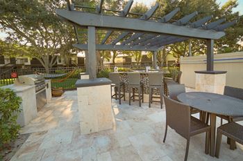 The Palms of Clearwater Apartments Outdoor Summer Kitchen